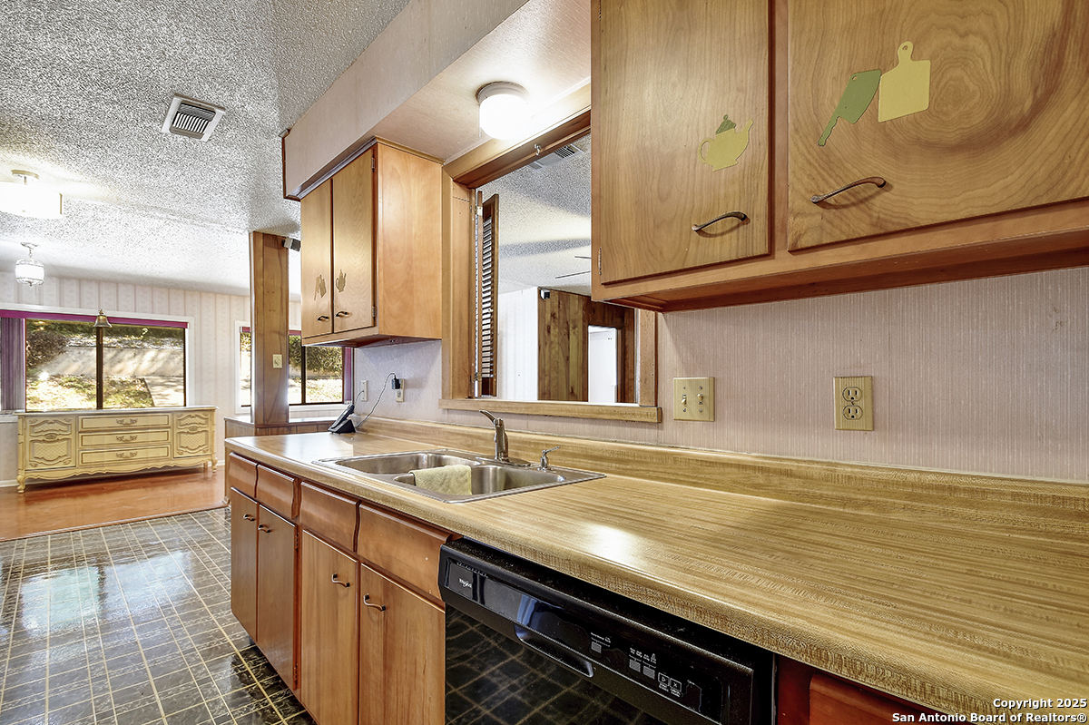 323 Shin Oak Live Oak TX 78233