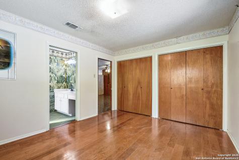 323 Shin Oak Live Oak TX 78233