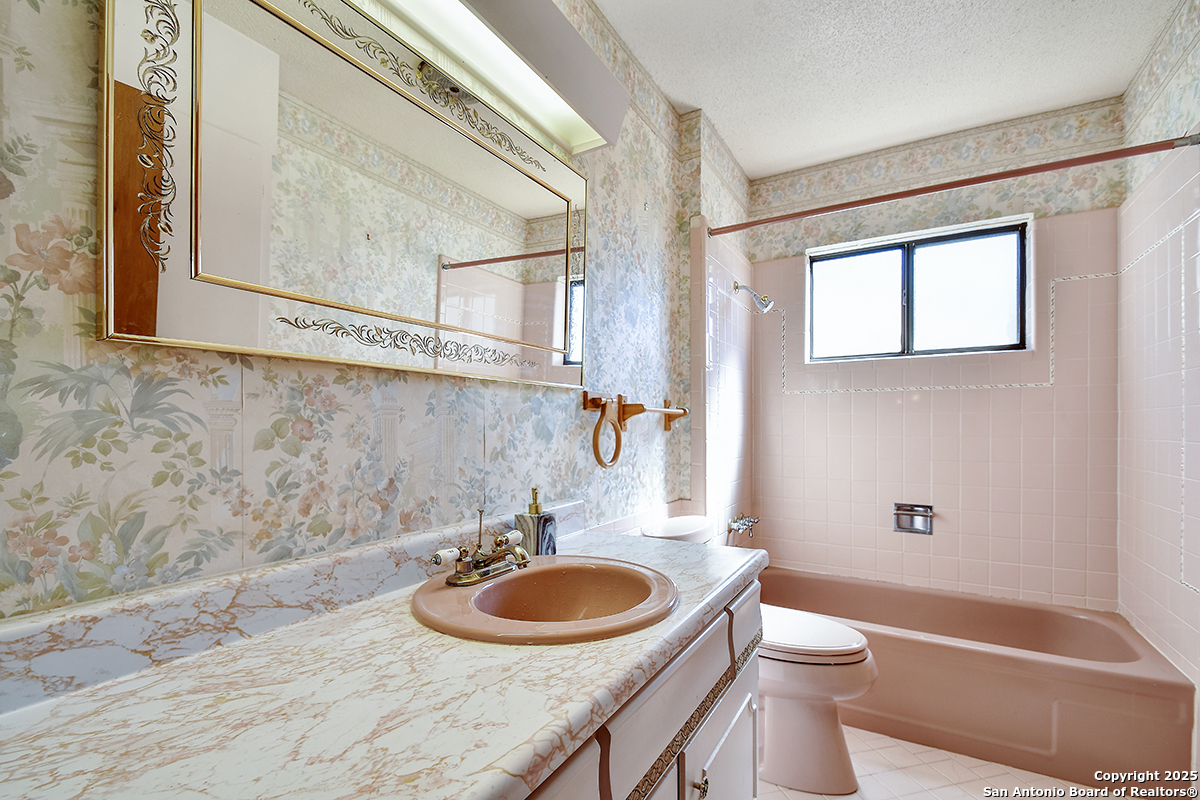 323 Shin Oak Live Oak TX 78233