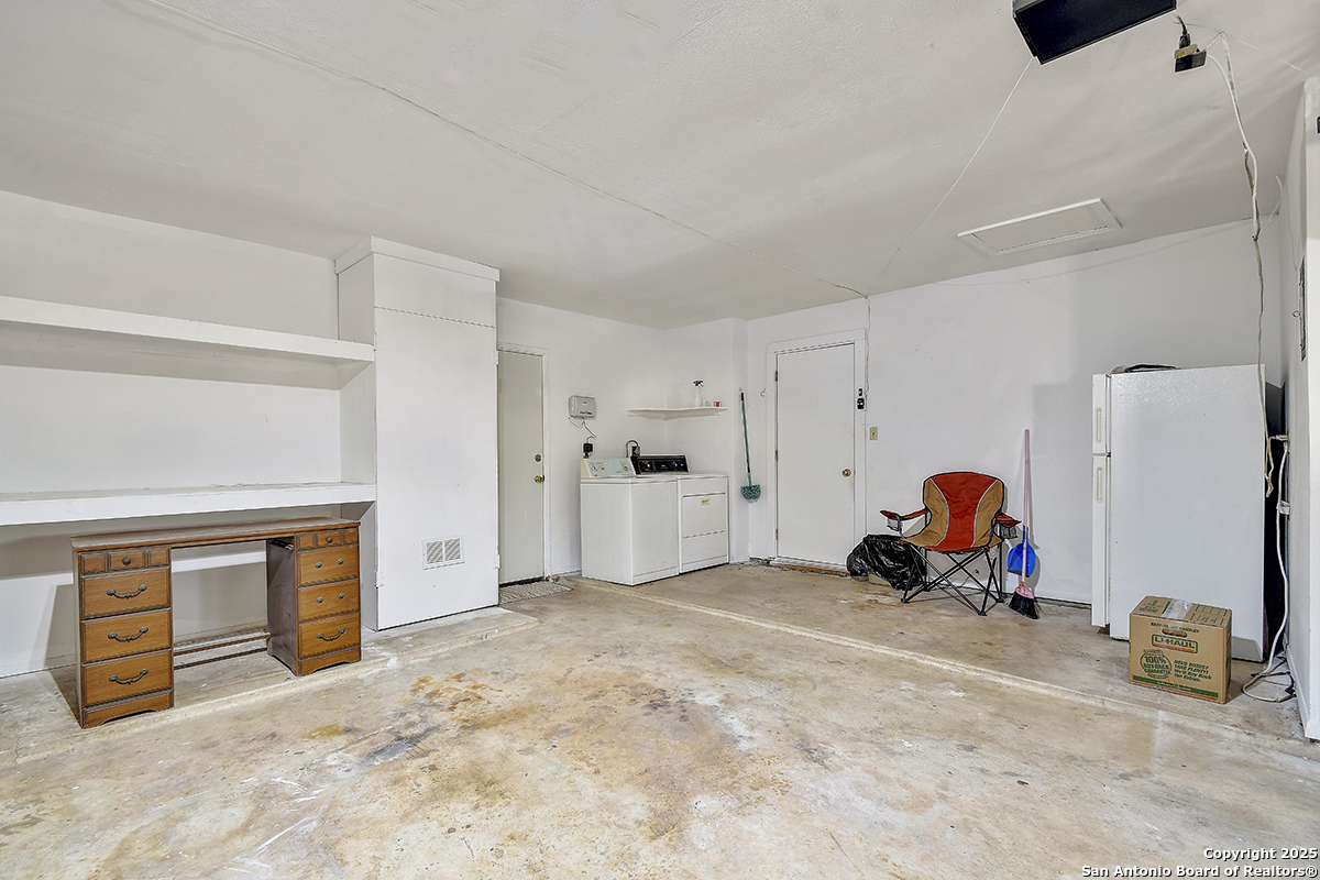 323 Shin Oak Live Oak TX 78233