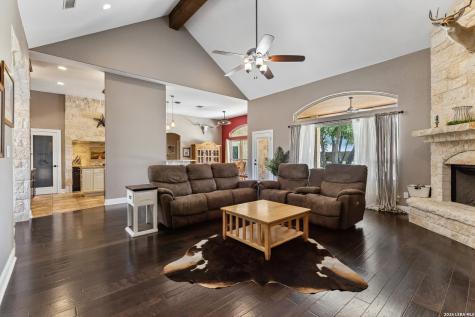 148 Woodlands La Vernia TX 78121
