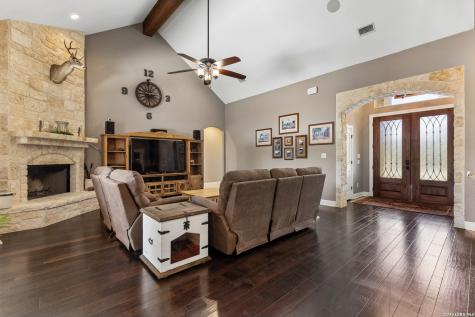 148 Woodlands La Vernia TX 78121