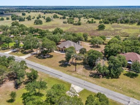 148 Woodlands La Vernia TX 78121