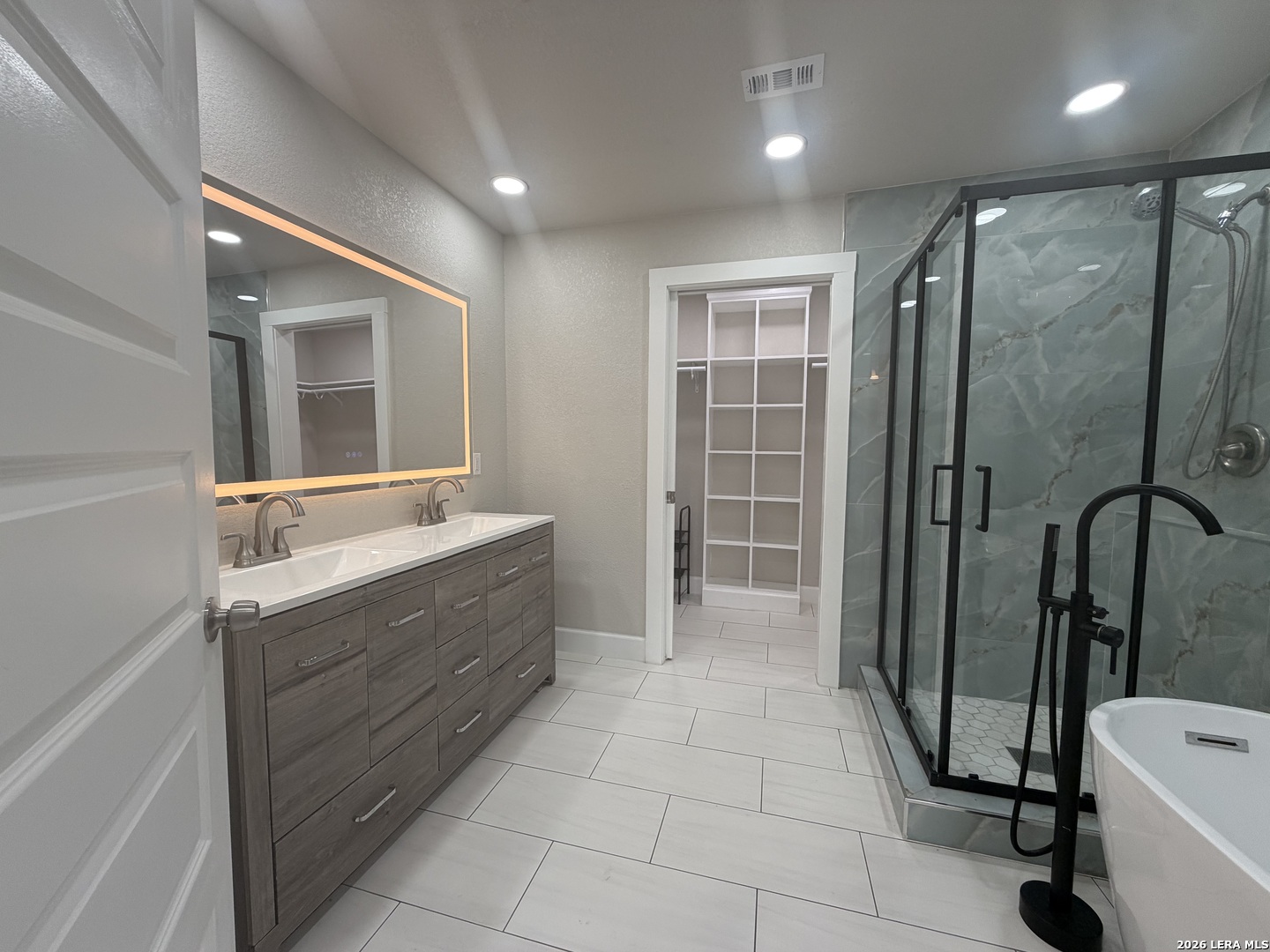 6086 Castle Hunt San Antonio TX 78218