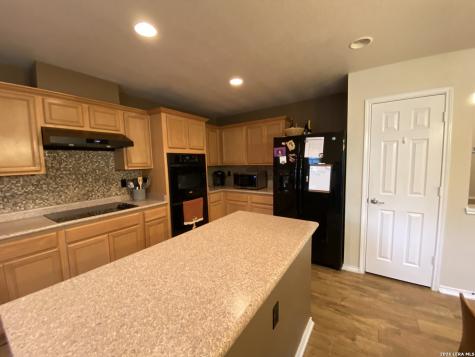 7915 Colonia San Antonio TX 78254