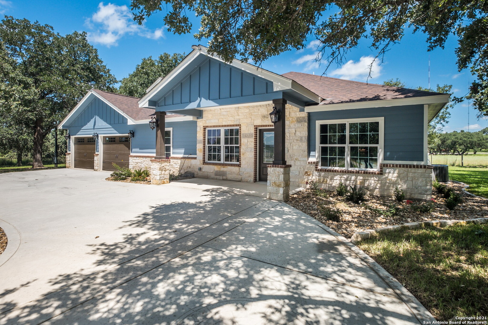 152 Creek Top Drive Floresville TX 78114