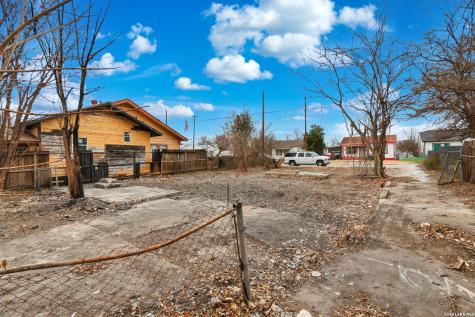 2106 E Crockett Street San Antonio TX 78202