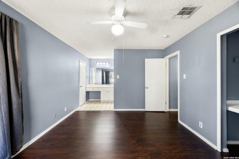 9334 Dover Ridge San Antonio TX 78250