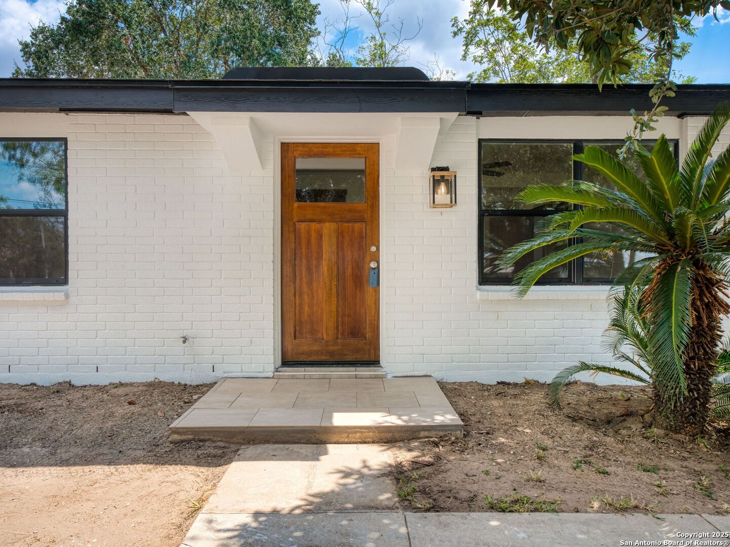 511 5th Natalia TX 78059