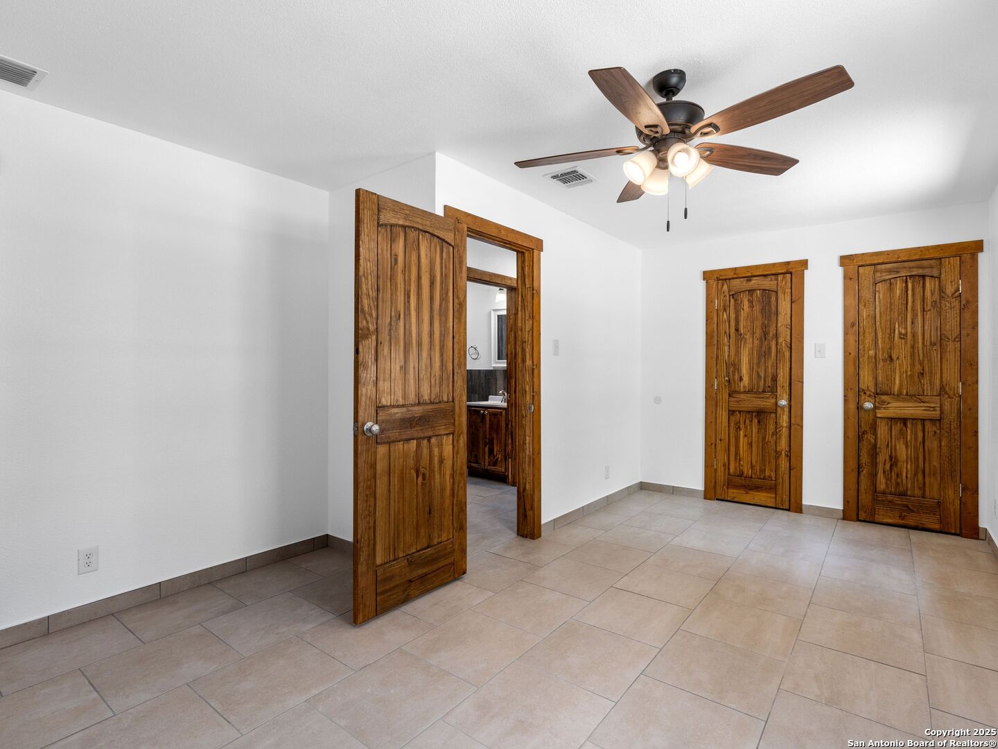 511 5th Natalia TX 78059