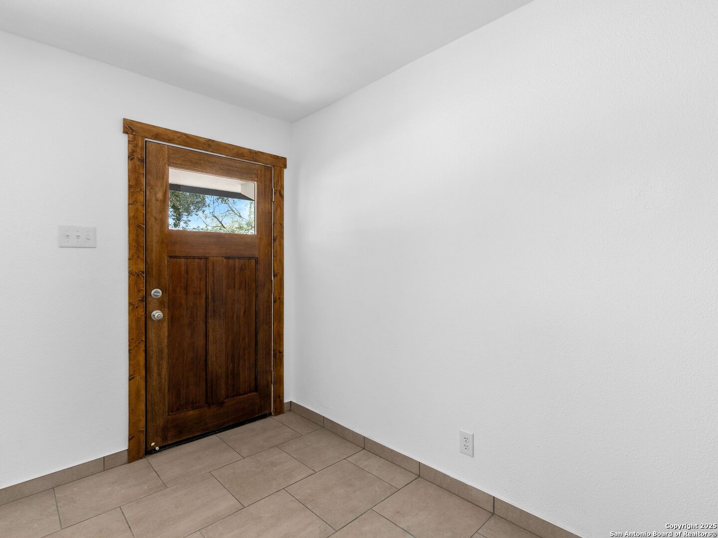 511 5th Natalia TX 78059