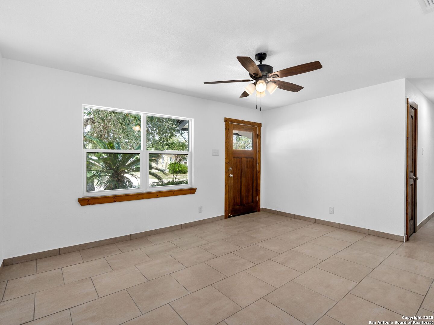 511 5th Natalia TX 78059