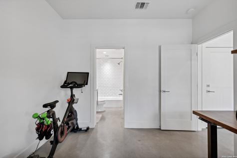 1226 S Presa #104 San Antonio TX 78210
