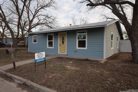 433 W Adams Street Pleasanton TX 78064