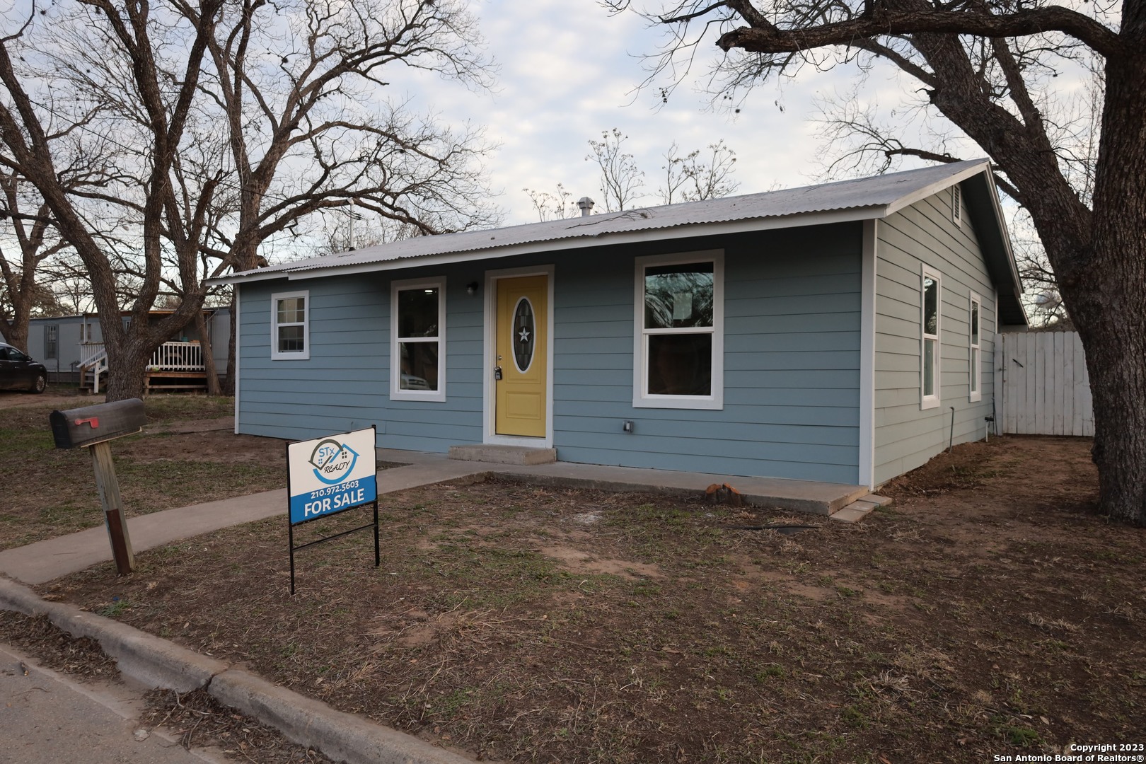 433 W Adams Street Pleasanton TX 78064