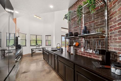 1247 Private Road 3702 San Antonio TX 78253