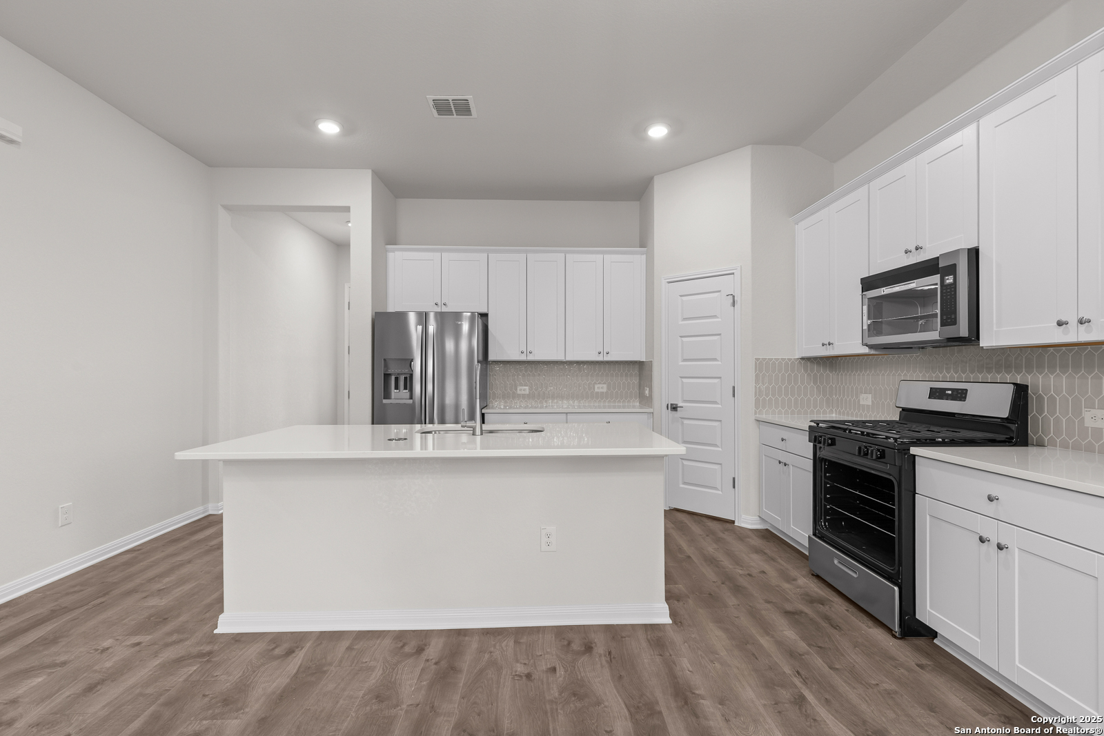 6830 Comanche Post San Antonio TX 78233