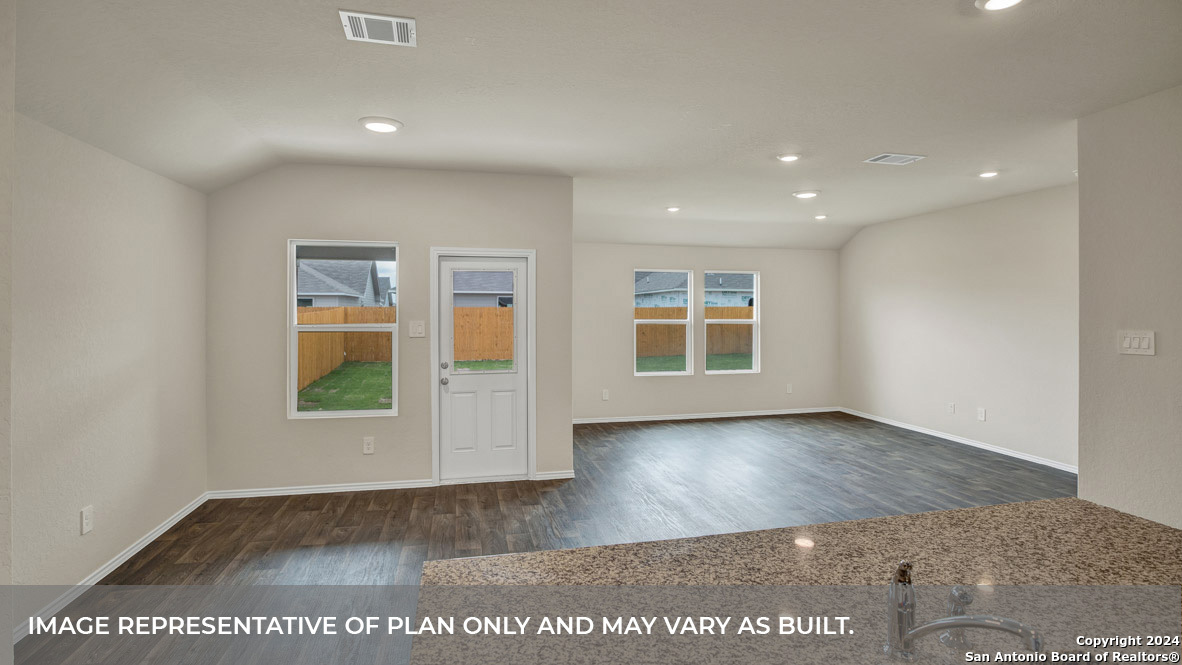 1042 Argonne Forest Seguin TX 78155