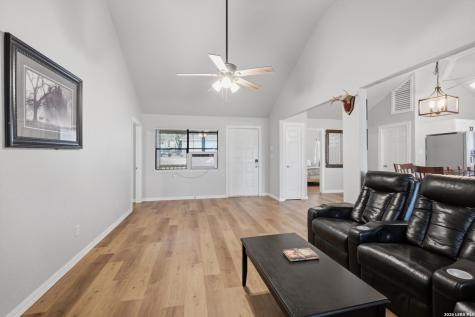 772 NW Pebble Beach Drive Lakehills TX 78063