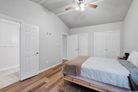 772 NW Pebble Beach Drive Lakehills TX 78063