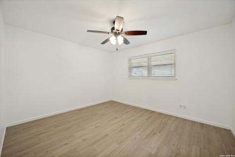 517 Balfour Drive Windcrest TX 78239