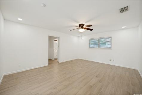 517 Balfour Drive Windcrest TX 78239