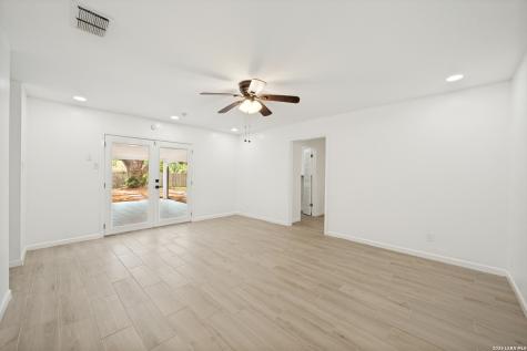 517 Balfour Drive Windcrest TX 78239