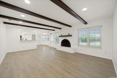 517 Balfour Drive Windcrest TX 78239