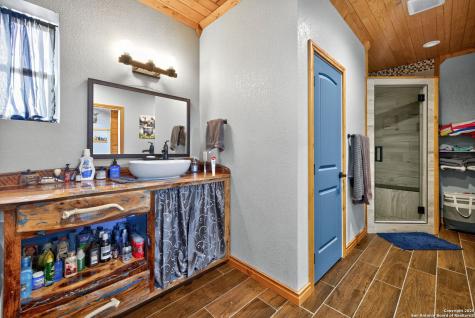 1081 English Hollow Bandera TX 78003