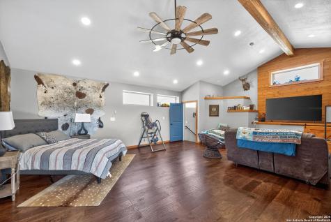1081 English Hollow Bandera TX 78003