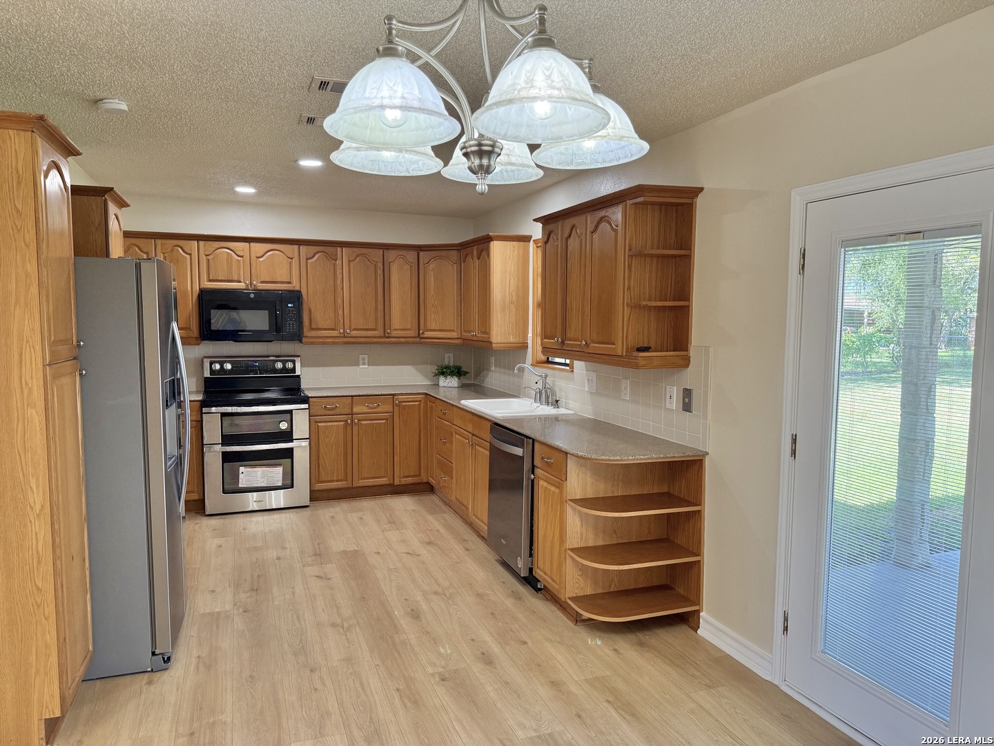 512 S Park Karnes City TX 78118