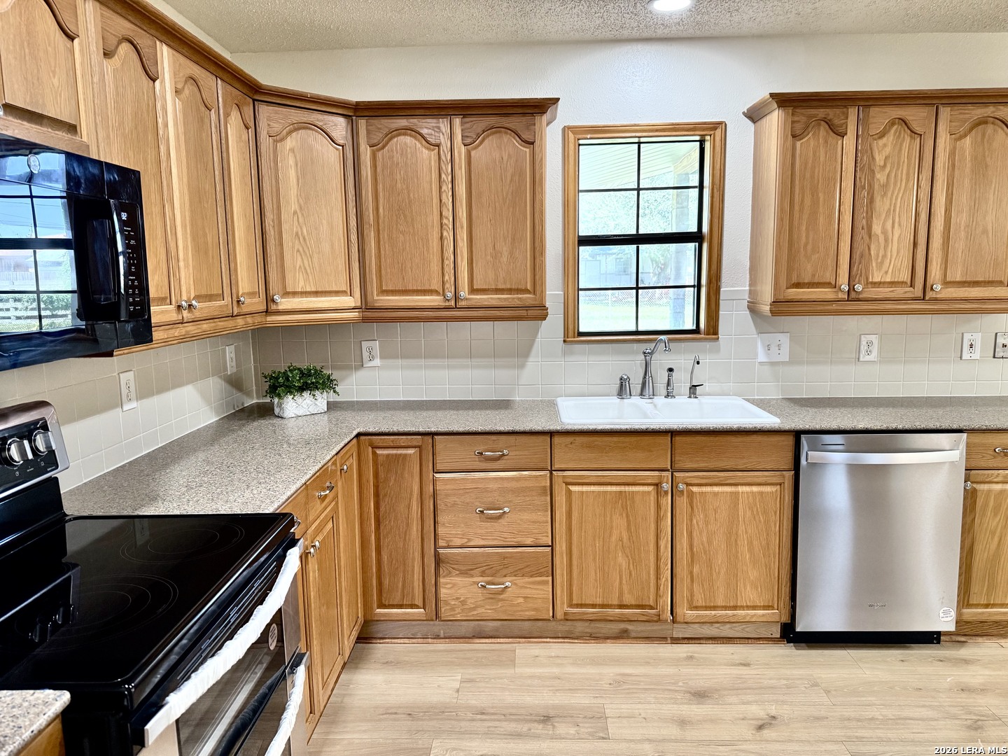 512 S Park Karnes City TX 78118