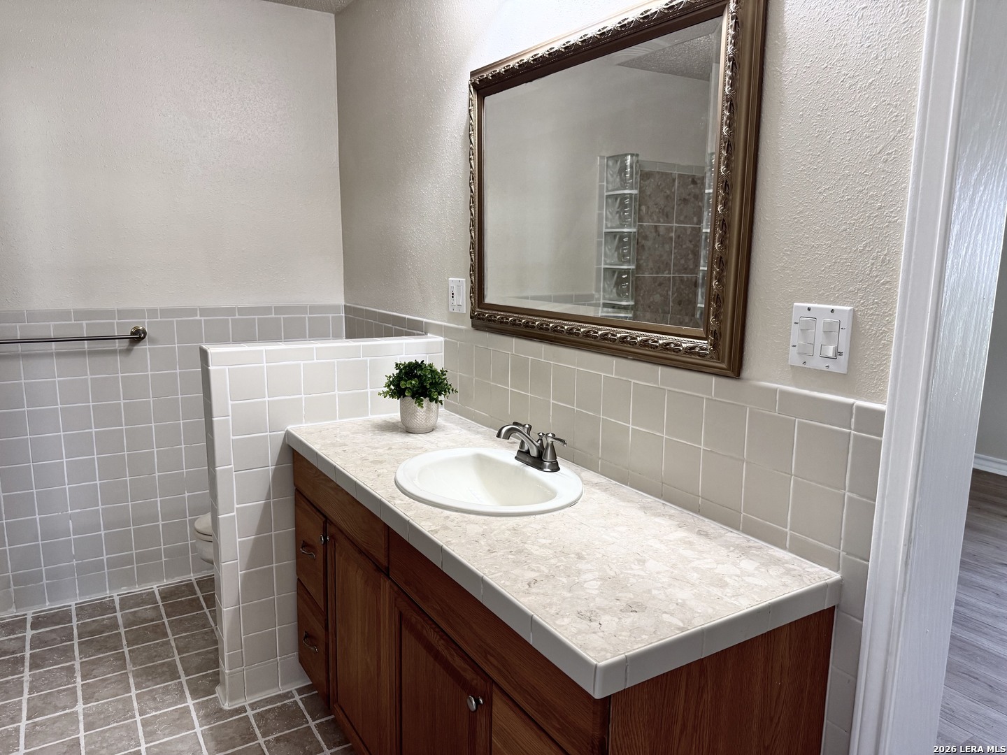 512 S Park Karnes City TX 78118
