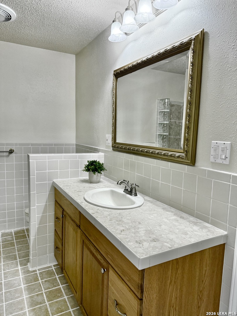 512 S Park Karnes City TX 78118