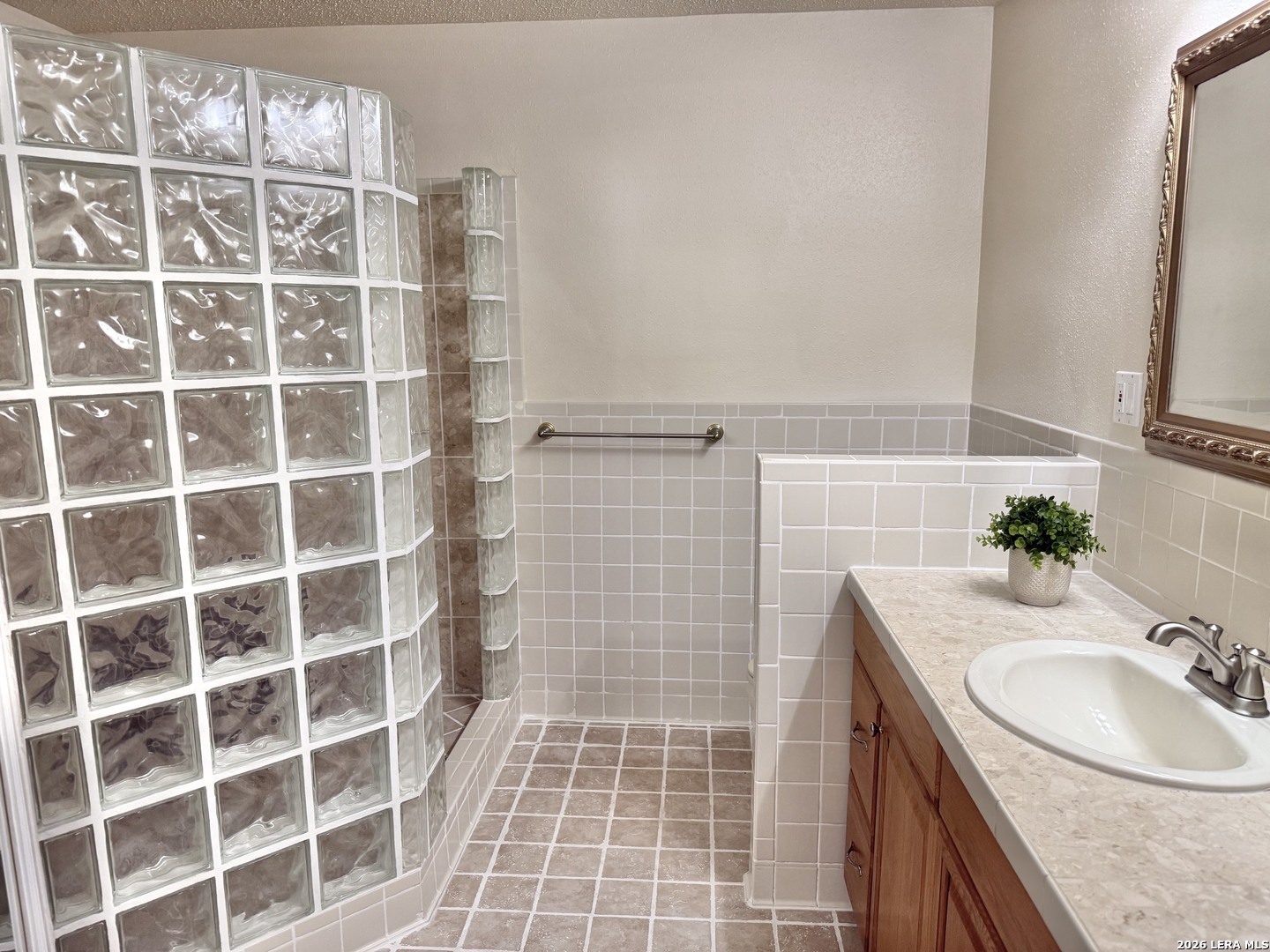 512 S Park Karnes City TX 78118