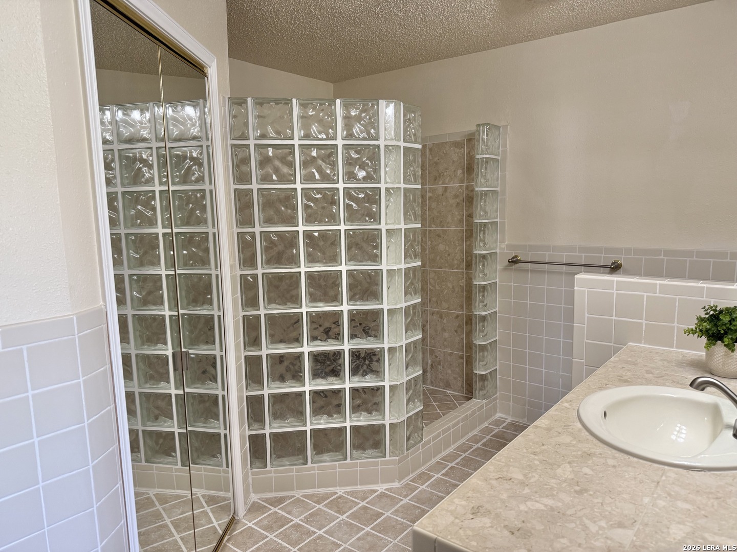 512 S Park Karnes City TX 78118