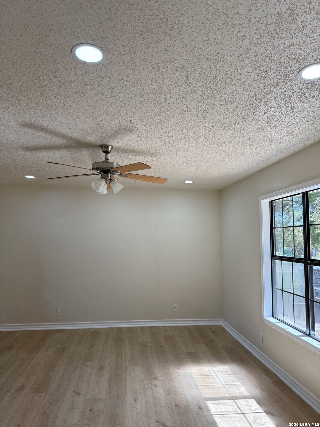 512 S Park Karnes City TX 78118