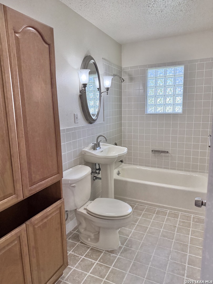 512 S Park Karnes City TX 78118