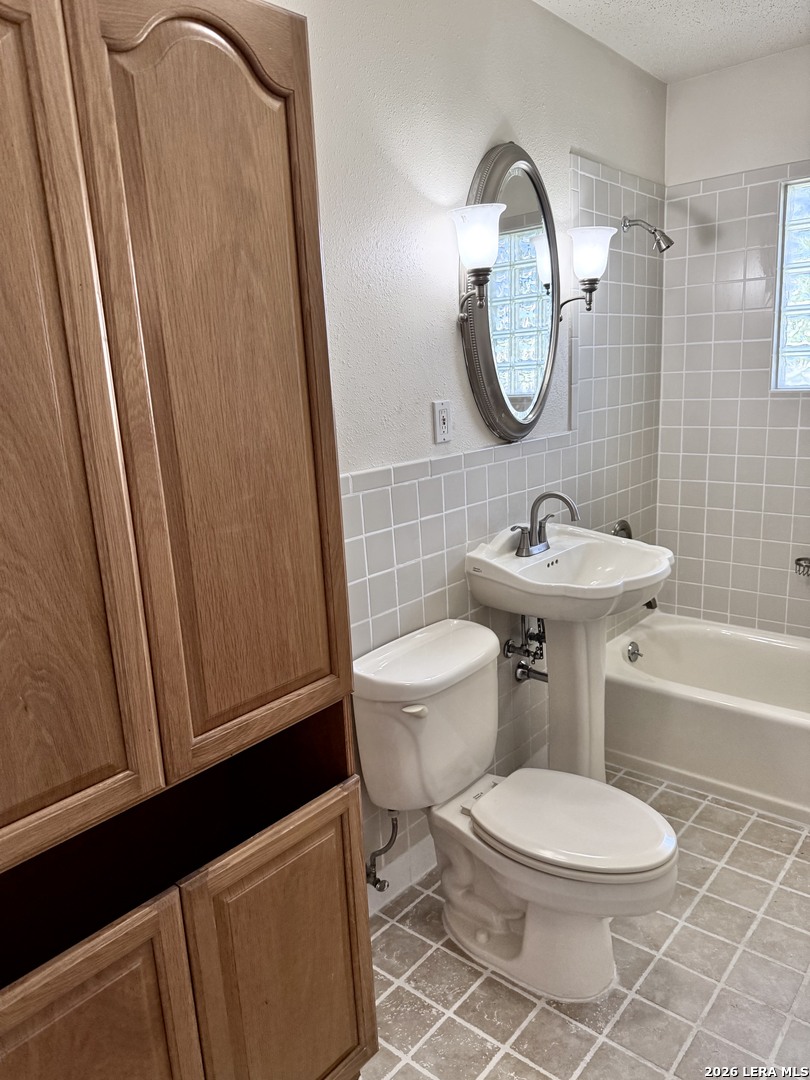 512 S Park Karnes City TX 78118