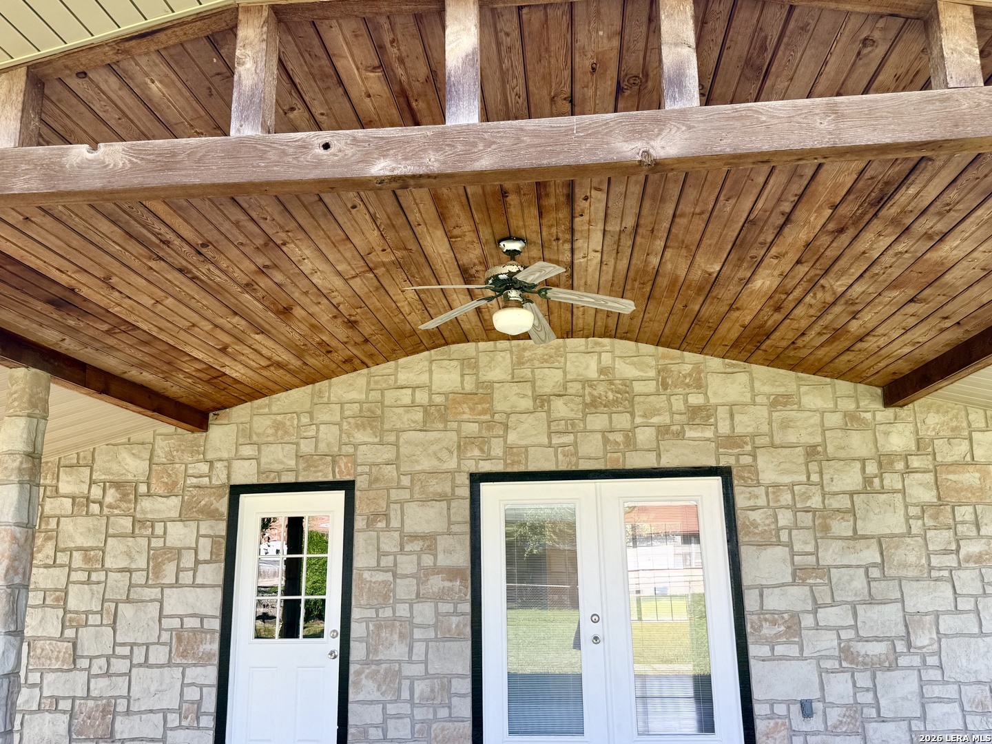 512 S Park Karnes City TX 78118