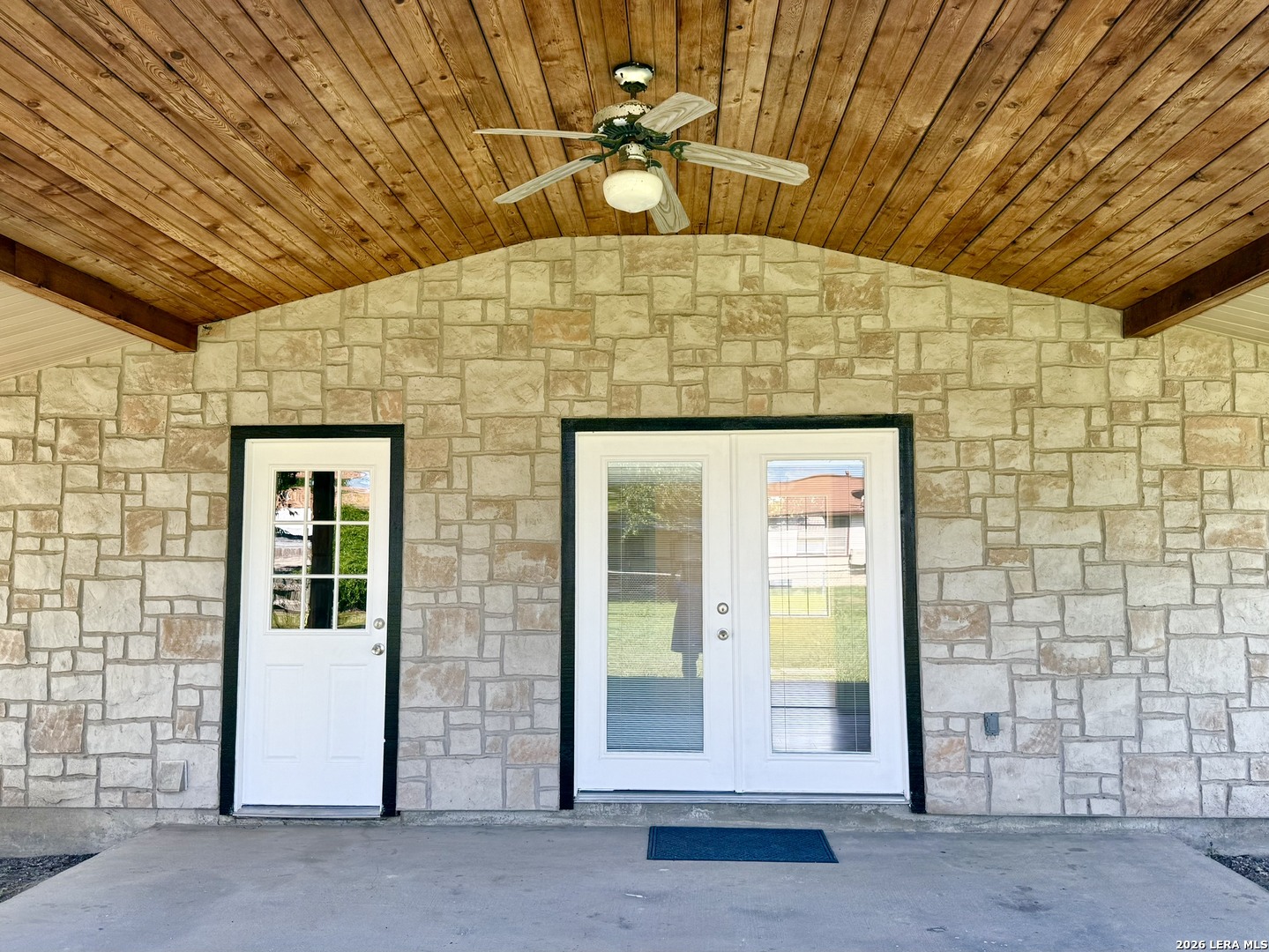 512 S Park Karnes City TX 78118