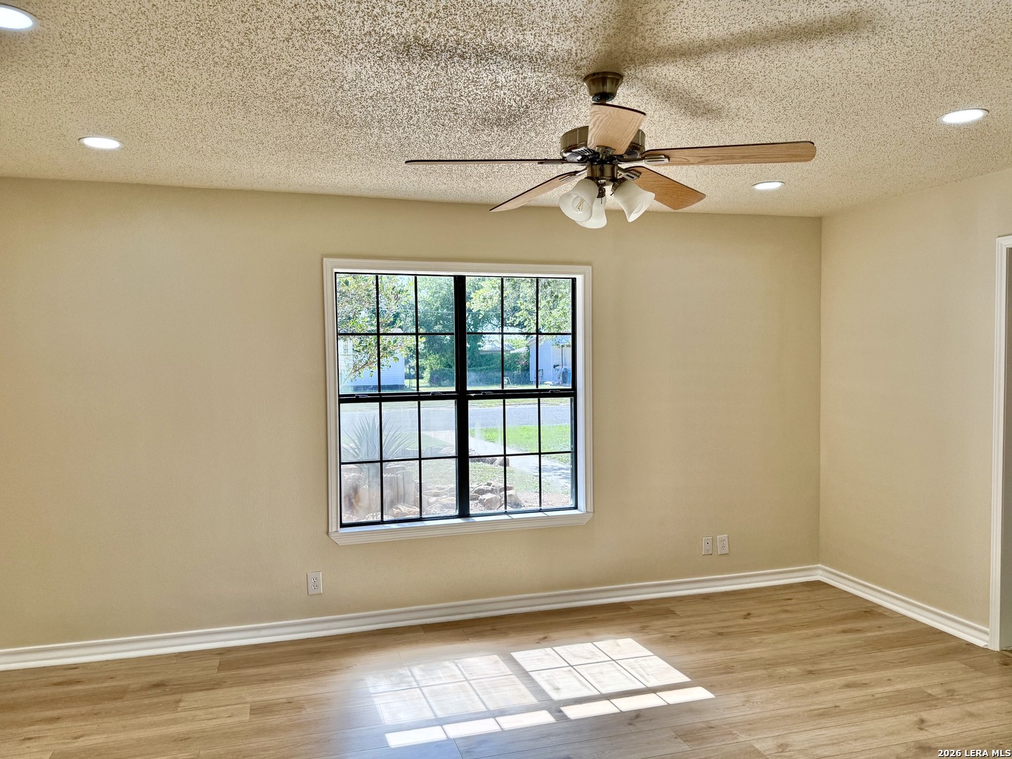 512 S Park Karnes City TX 78118