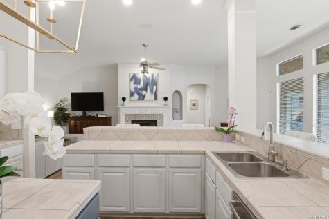 25 Stoneleigh Way San Antonio TX 78218