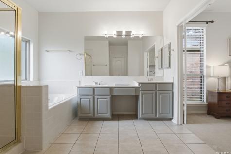 25 Stoneleigh Way San Antonio TX 78218