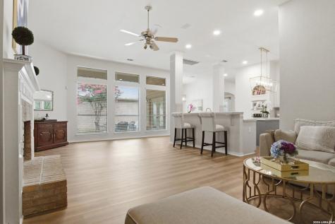 25 Stoneleigh Way San Antonio TX 78218