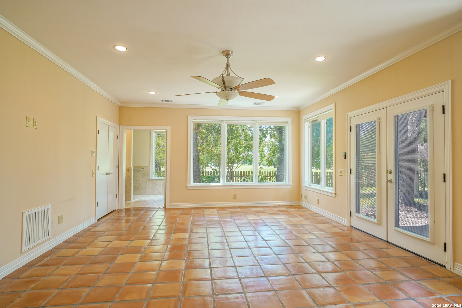 5645 Parkcrest Drive Windcrest TX 78239