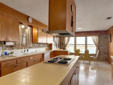 937 Hillcrest Canyon Lake TX 78133