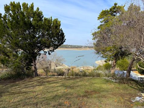 937 Hillcrest Canyon Lake TX 78133
