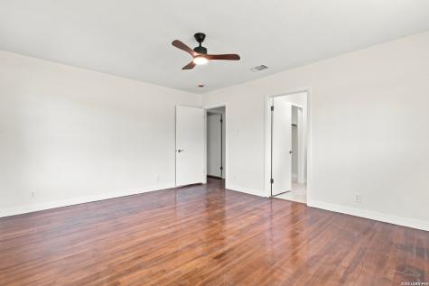 214 Shadywood Lane San Antonio TX 78216