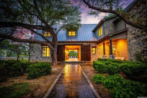 425 Terminal Loop Road Mcqueeney TX 78123